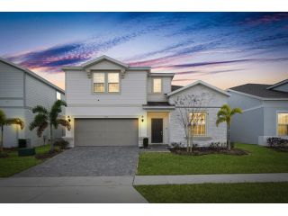 airfvh-luxury-vacation-homes-in-florida-family-group-pet-friendly-rentals-small-1