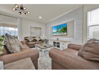 luxury-vacation-homes-rentals-in-florida-family-pet-friendly-stays-small-4