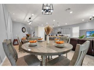 luxury-affordable-vacation-homes-in-florida-family-pet-friendly-rentals-small-0
