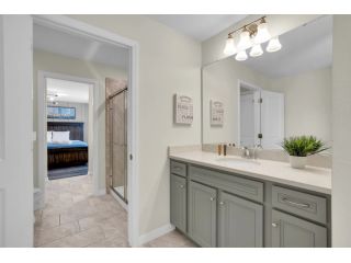 florida-vacation-resorts-with-amenities-luxury-homes-family-stays-airfvh-small-4