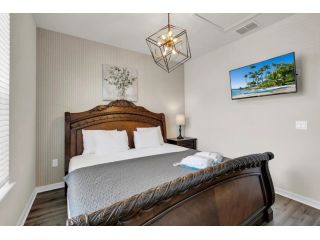 book-florida-vacation-rentals-now-luxury-homes-family-stays-airfvh-small-3