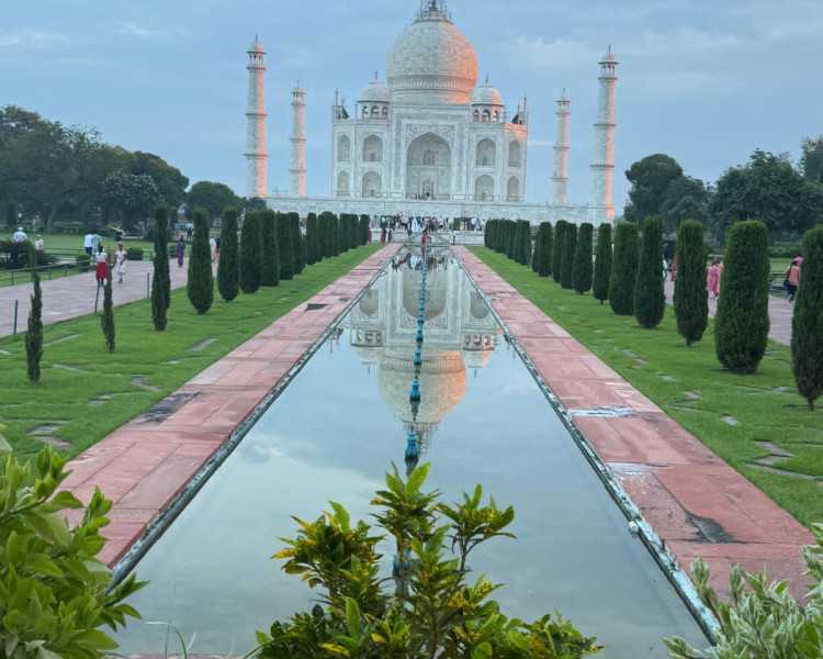 discover-the-magic-an-exotic-tour-of-the-taj-mahal
