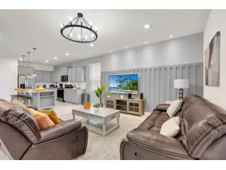 luxury-vacation-rentals-with-stunning-hardwood-flooring-small-0