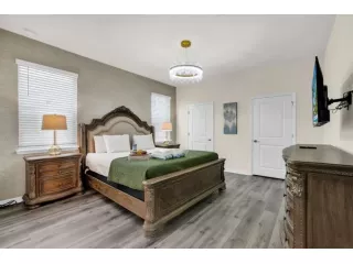 luxury-vacation-rentals-with-stunning-hardwood-flooring-small-1