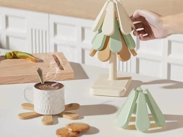 4pcs-silicone-tree-shape-heat-resistant-trivet-set