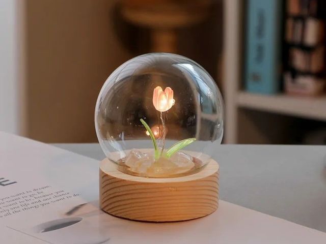 handmade-diy-tulip-bedside-table-light