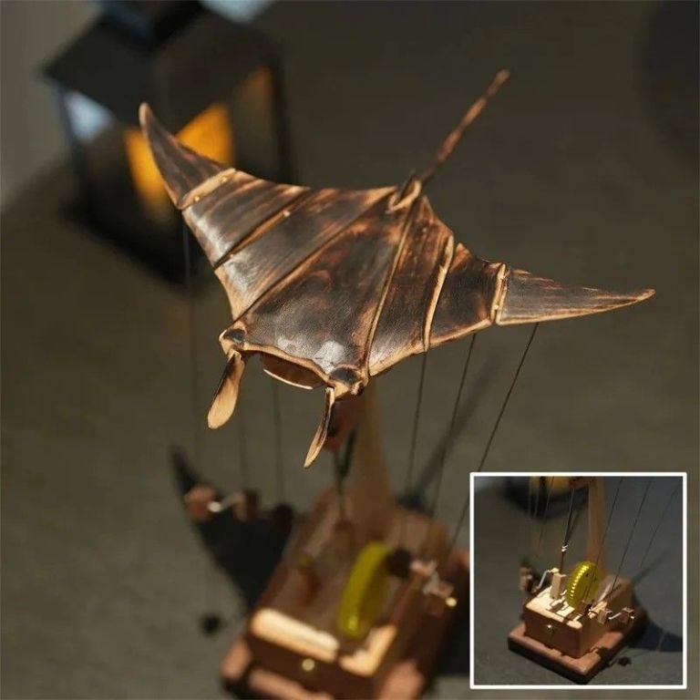 electric-bionic-manta-ray-ornament-big-0