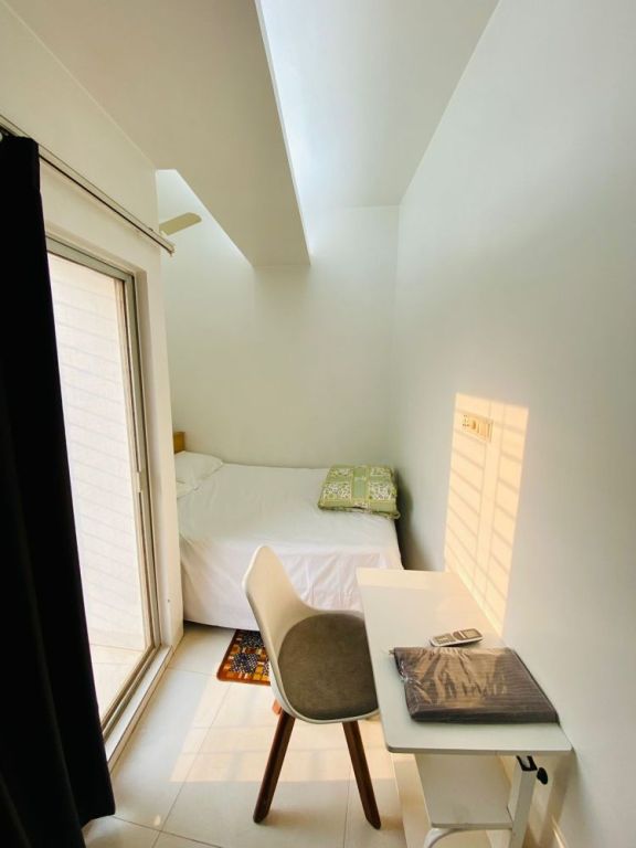 ready-furnished-2-room-apartment-bashundhara-ra-big-3