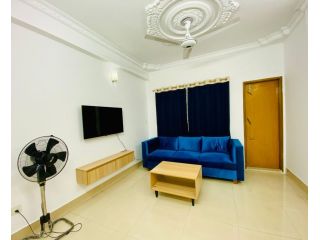 executive-furnished-serviced-apartment-for-rent-small-2