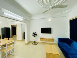 executive-furnished-serviced-apartment-for-rent-small-3