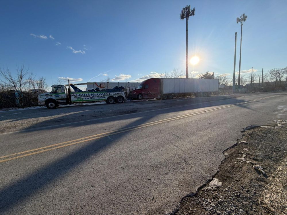 flatbed-tow-truck-in-elk-grove-village-fast-reliable-towing-big-0