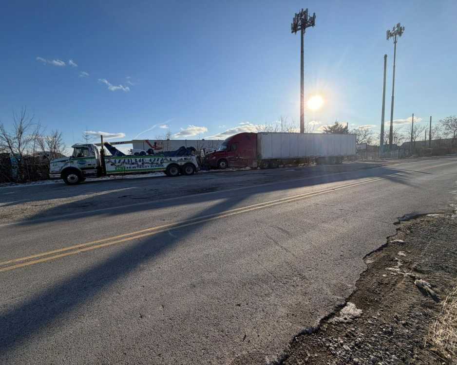 flatbed-tow-truck-in-elk-grove-village-fast-reliable-towing