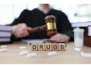 how-to-choose-the-best-crime-lawyer-small-1