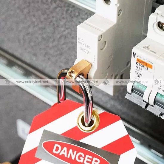 shop-premium-circuit-breaker-lockouts-for-industrial-safety-in-brazil-big-4