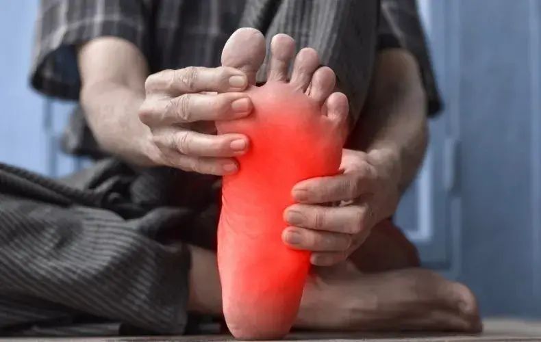 ionic-foot-detox-therapy-remove-toxins-boost-wellness-big-0