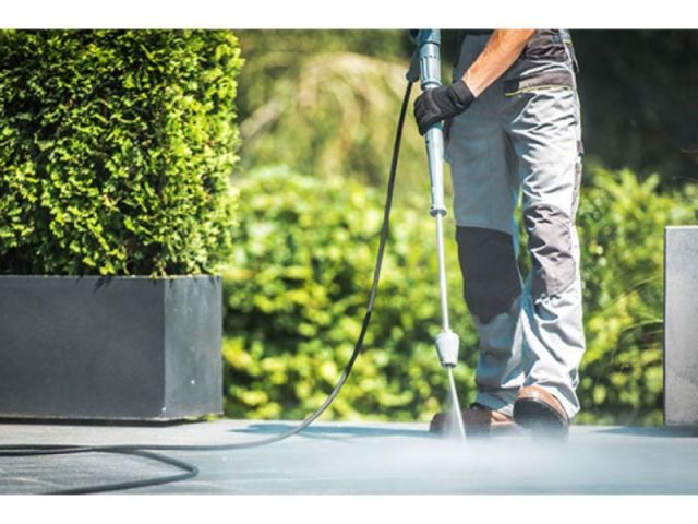 high-performance-power-washing-for-commercial-properties