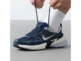 nike-low-top-lightweight-comfortable-shoes-small-1