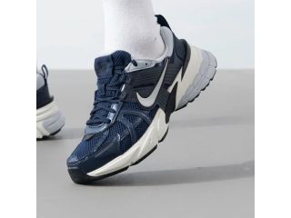 nike-low-top-lightweight-comfortable-shoes-small-3