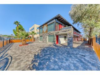luxury-apartments-in-downtown-las-vegas-small-1