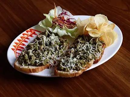 pesto-chicken-healthy-flavorful-at-avaya-cafe-bakery