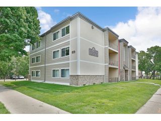 student-apartments-minneapolis-happy-rentals-small-0