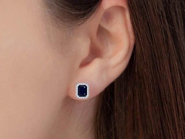 find-luxury-blue-sapphire-gemstone-earrings-with-round-diamonds