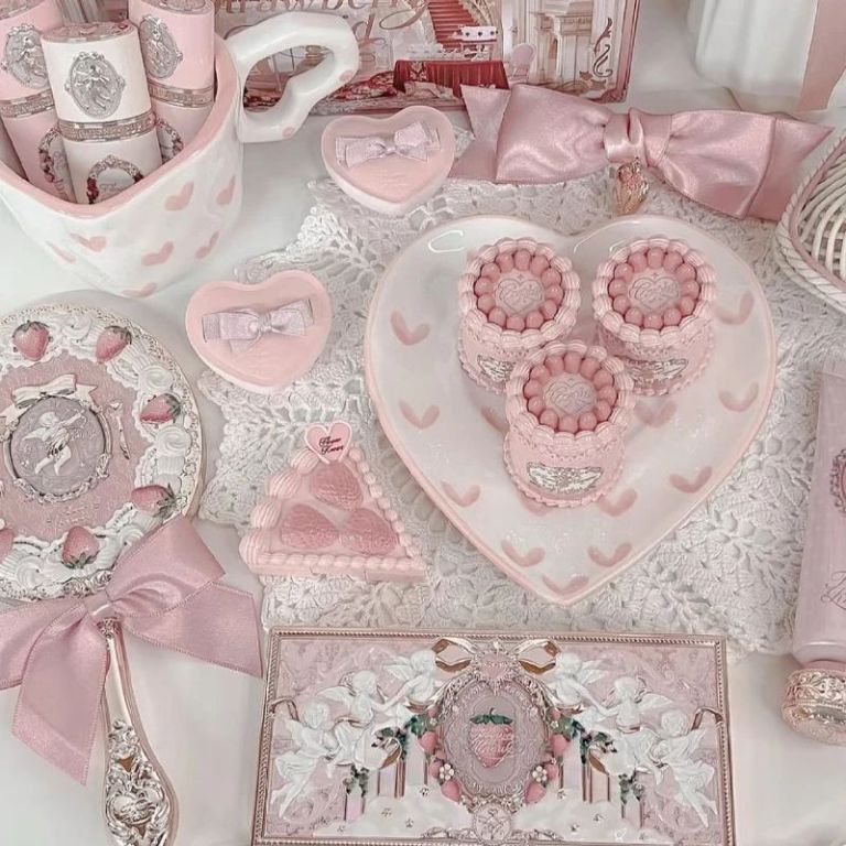 flower-knows-strawberry-cupid-velvet-big-0
