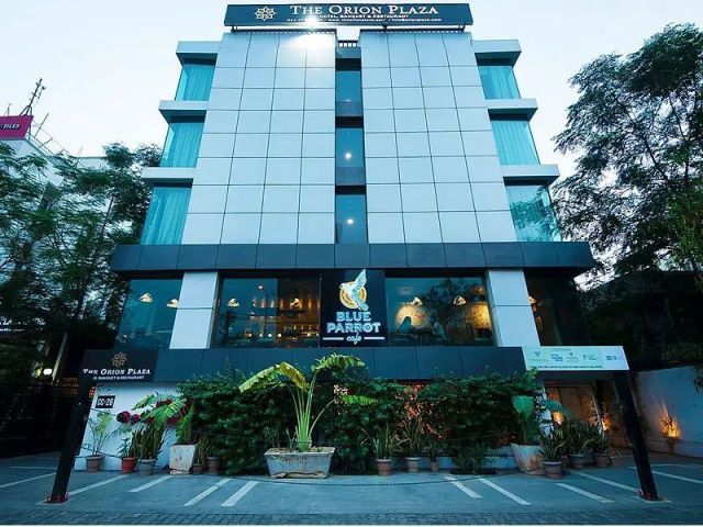 stay-in-style-at-the-orion-plaza