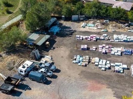 secure-affordable-self-storage-units-at-all-lakes-storage