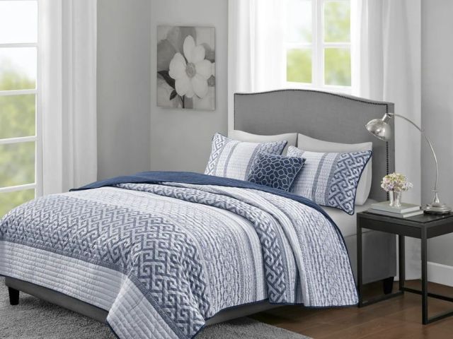 bennett-4-piece-jacquard-quilt-set-with-throw-pillow