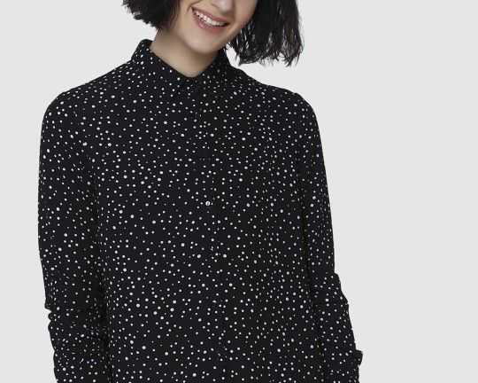 vero-moda-women-black-regular-fit-printed-casual-shirt