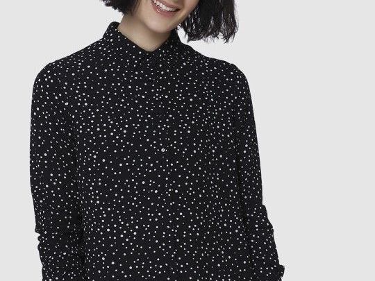 vero-moda-women-black-regular-fit-printed-casual-shirt