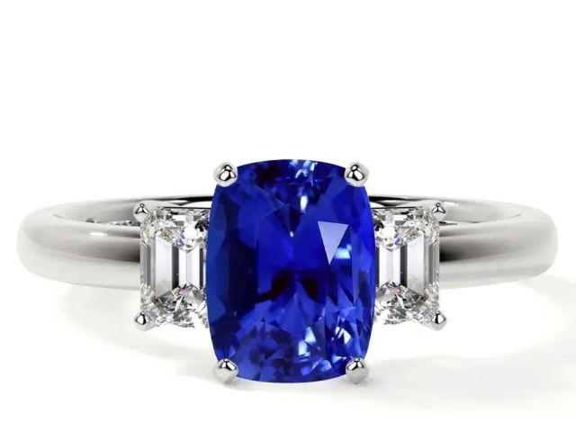 natural-sapphire-custom-engagement-rings-with-side-diamonds