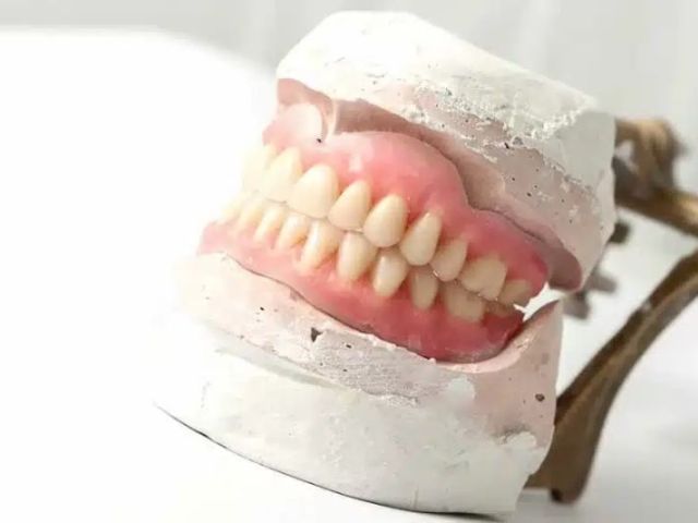 comfortable-durable-houston-dentures