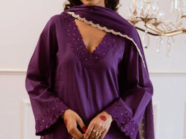 traditional-indian-women-dresses-online-at-jovi-india