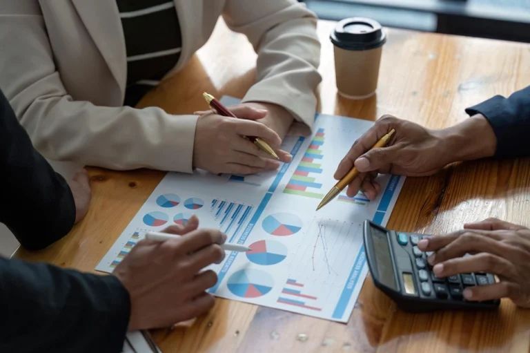 the-ultimate-guide-to-hiring-a-fractional-cfo-for-startups-big-0