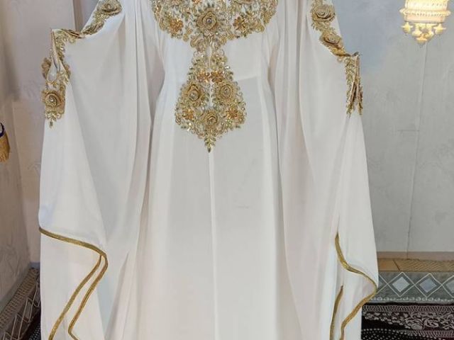 white-kaftan-for-women-stylish-mirraw-kaftan-with-20-discount