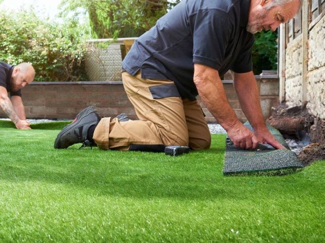 install-artificial-grass-for-outdoor-areas-fieldturf-landscape