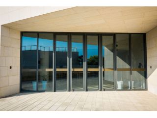 reliable-commercial-storefront-doors-for-security-and-style-small-0