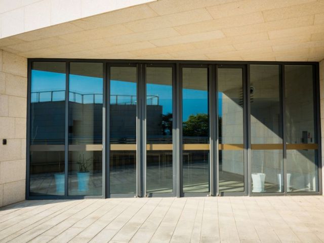 reliable-commercial-storefront-doors-for-security-and-style