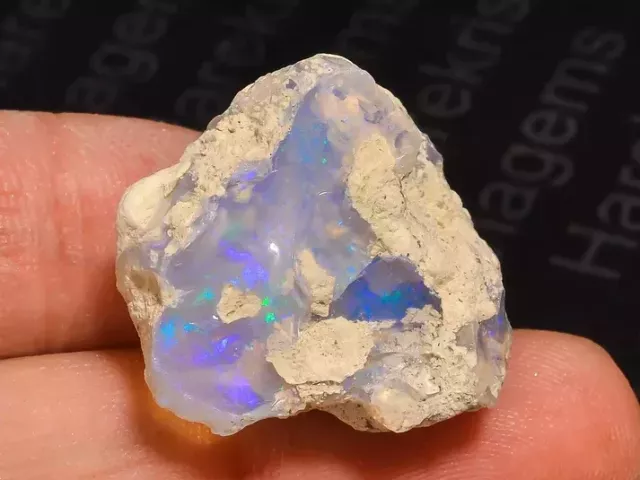 natural-raw-white-ethiopian-opal-unpolished-opal-stone-24-ct