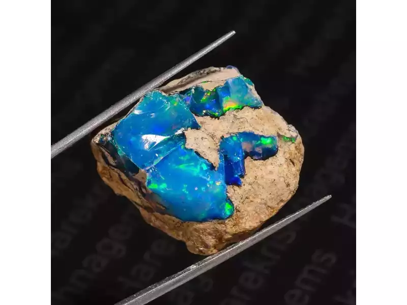 unheated-ethiopian-white-fire-opal-26x23x11-mm-small-1