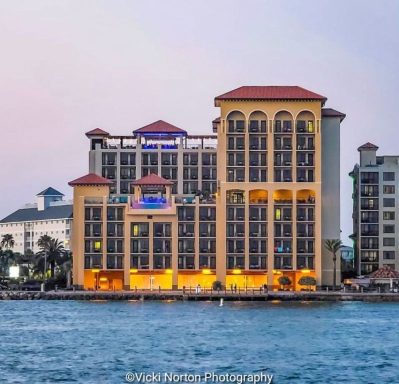 luxury-beachfront-hotel-in-clearwater-beach-florida-big-0