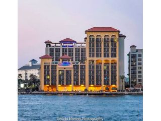 luxury-beachfront-hotel-in-clearwater-beach-florida-small-0