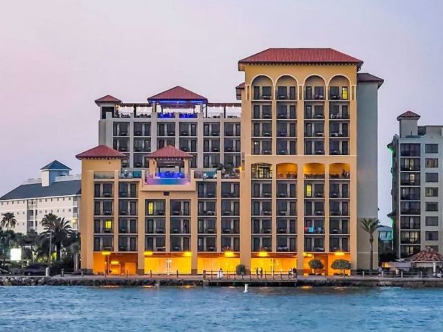 luxury-beachfront-hotel-in-clearwater-beach-florida