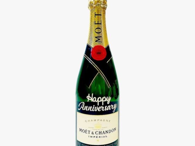 personalized-champagne-bottles-custom-gifts-for-celebrations