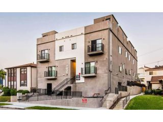 luxury-apartments-on-la-tijera-in-westchester-la-small-0
