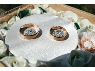 trilogy-engagement-rings-london-symbolic-three-stone-designs-small-0