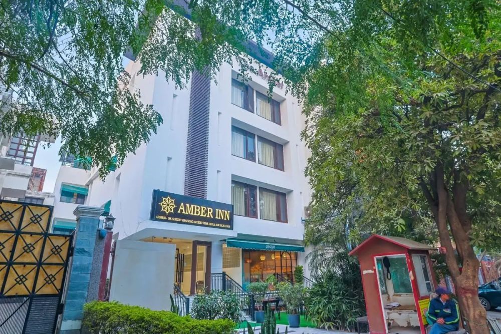 3-star-hotel-in-south-delhi-amber-inn-big-0