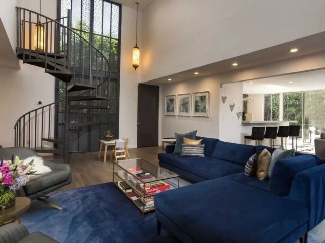 boutique-apartment-in-hollywood-st-living